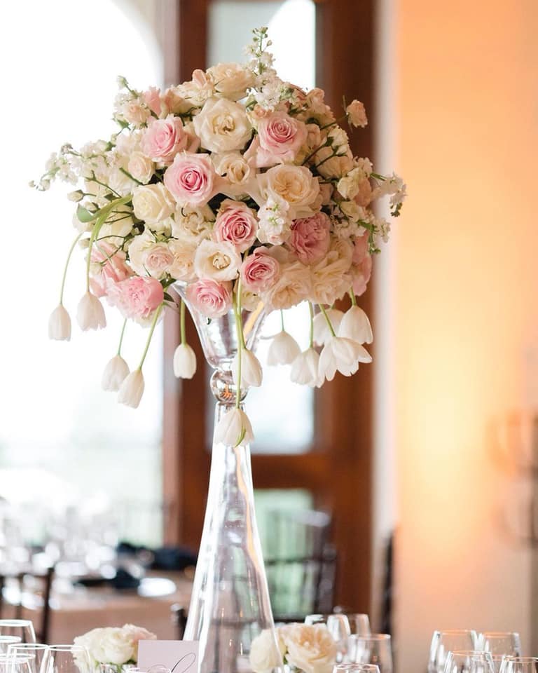 white and pink rose centerpiece