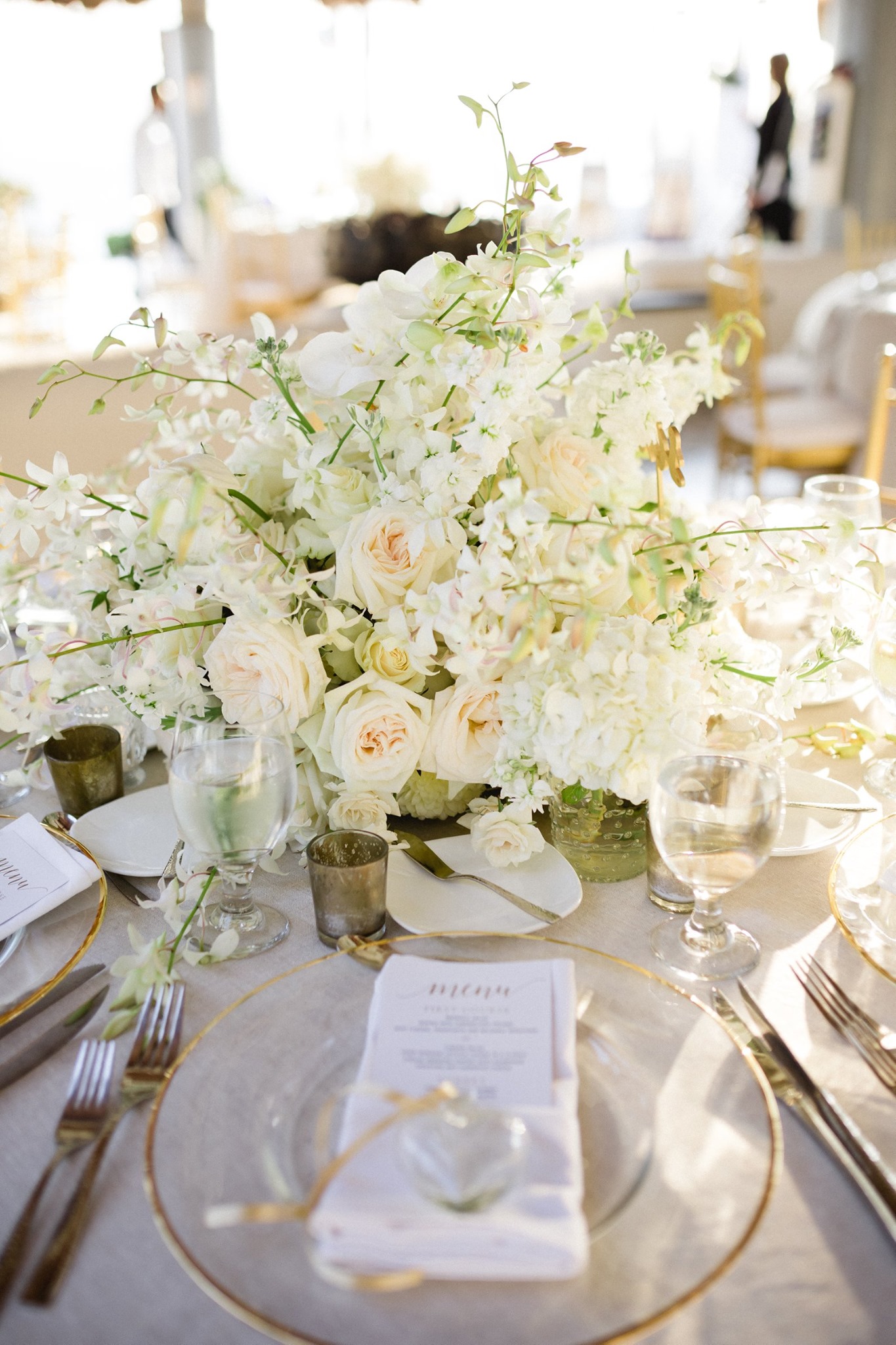 white floral table centerpiece